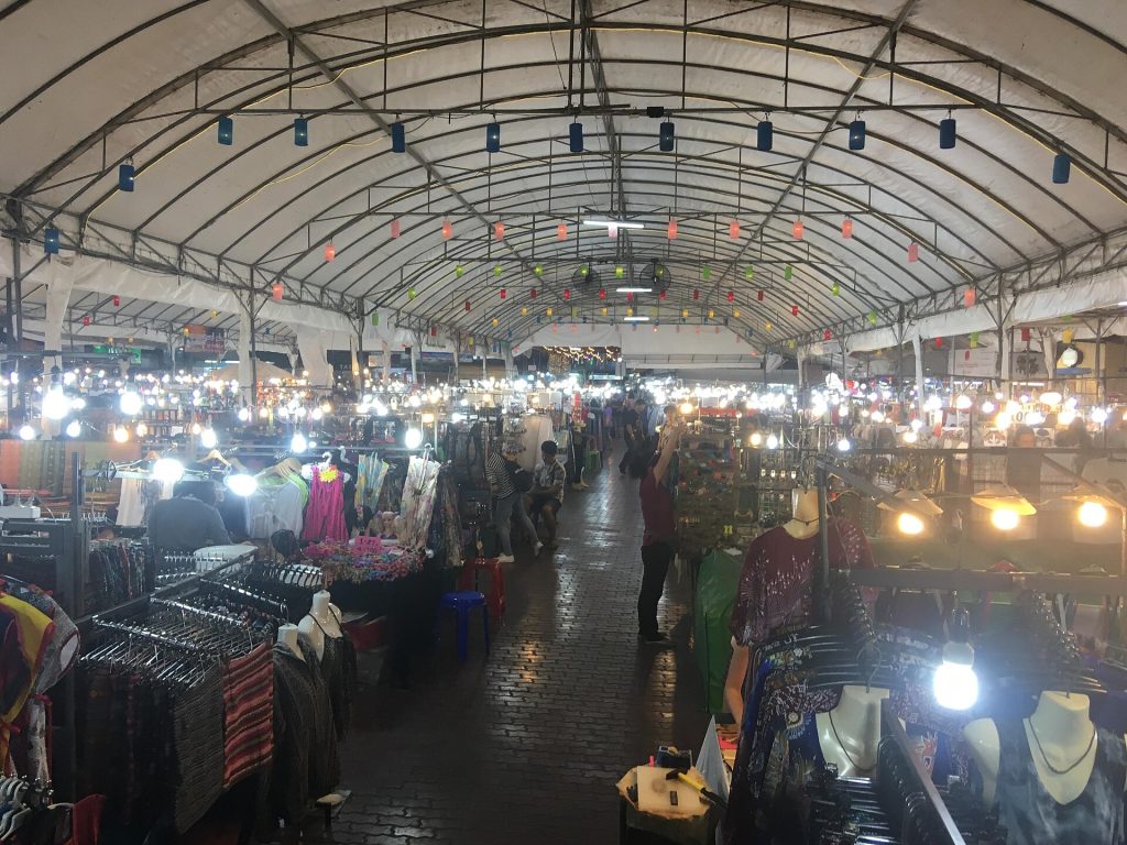 Chiang_Mai_Night_Bazaar_in_2018