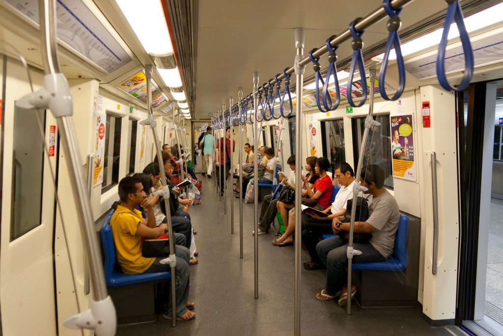 曼谷 MRT 地铁车厢内部