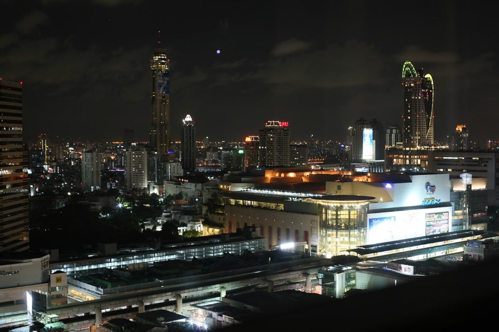 曼谷暹罗商圈 Siam Square 夜晚街景和商场灯光