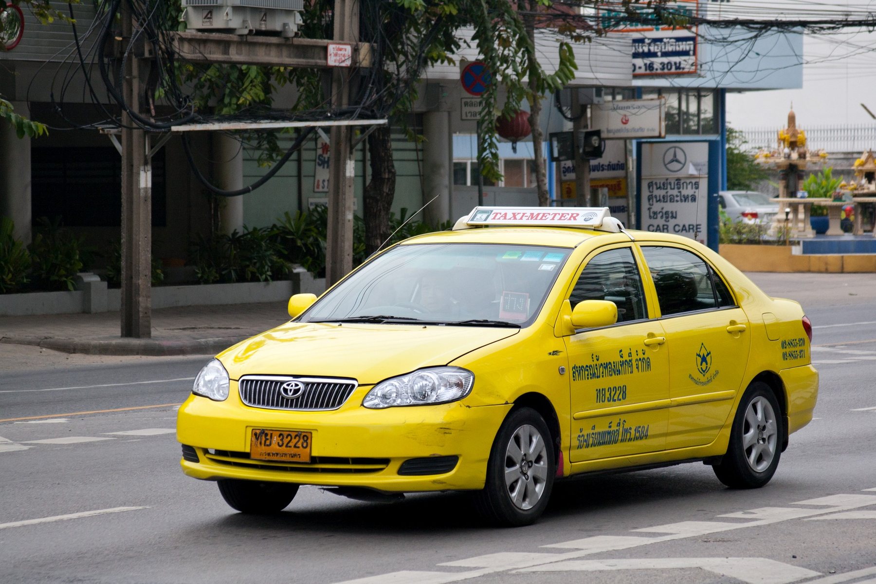 曼谷道路上的 Taxi Meter 出租车