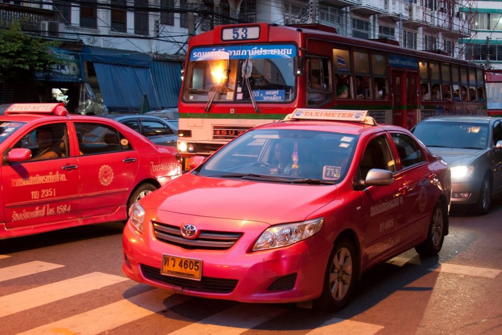 曼谷街头的出租车 taxi meter