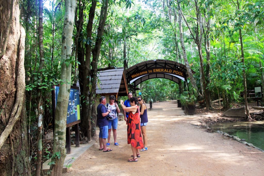 甲米翡翠池 Emerald Pool Park 入口和售票区域