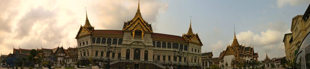 曼谷大皇宫宫殿屋顶与泰式建筑细节