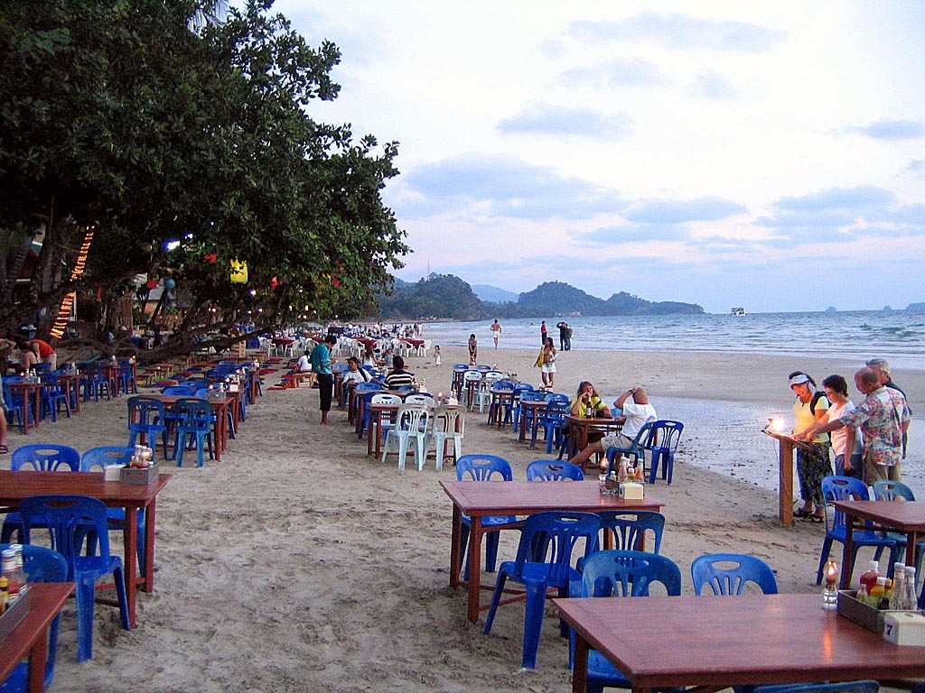 象岛 White Sand Beach 的沙滩和海湾