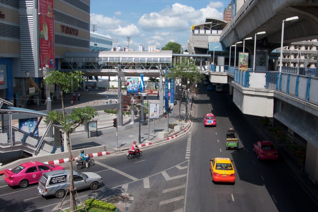 曼谷暹罗商圈附近 MBK Center 和 Rama I 路街景