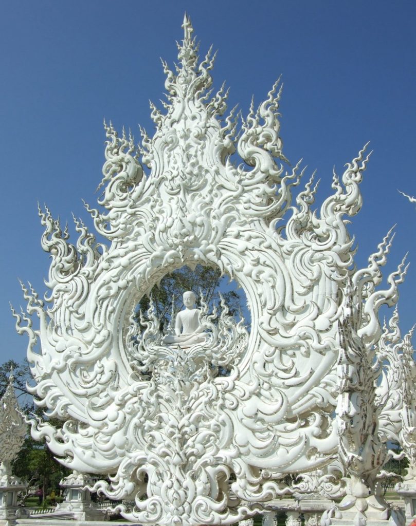 清莱白庙桥面与主殿远景