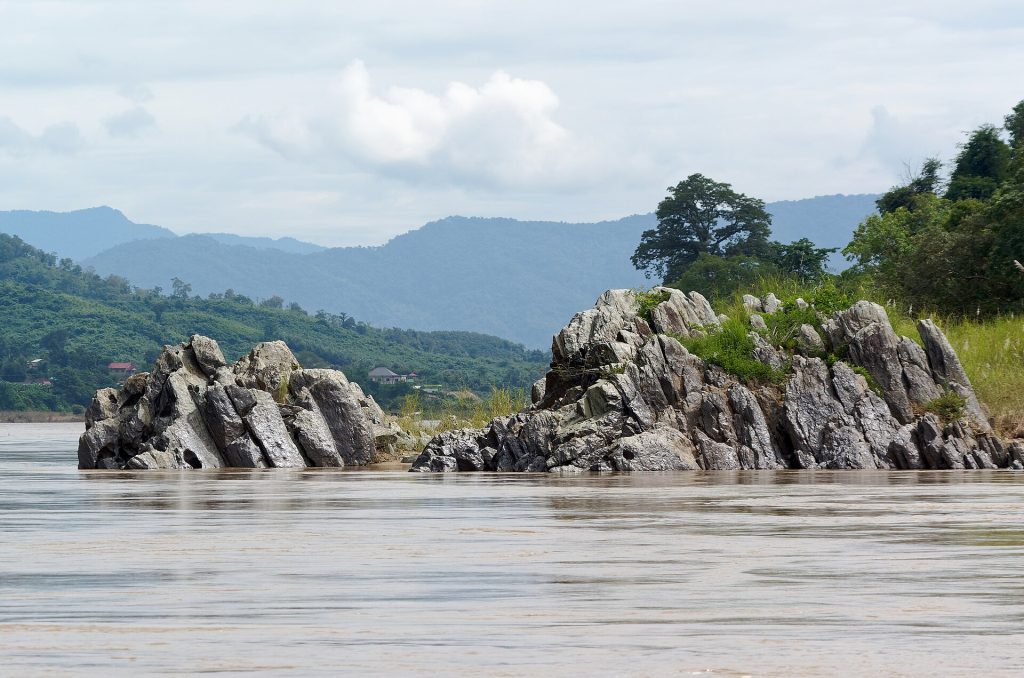 泰老边境湄公河与河岸风景