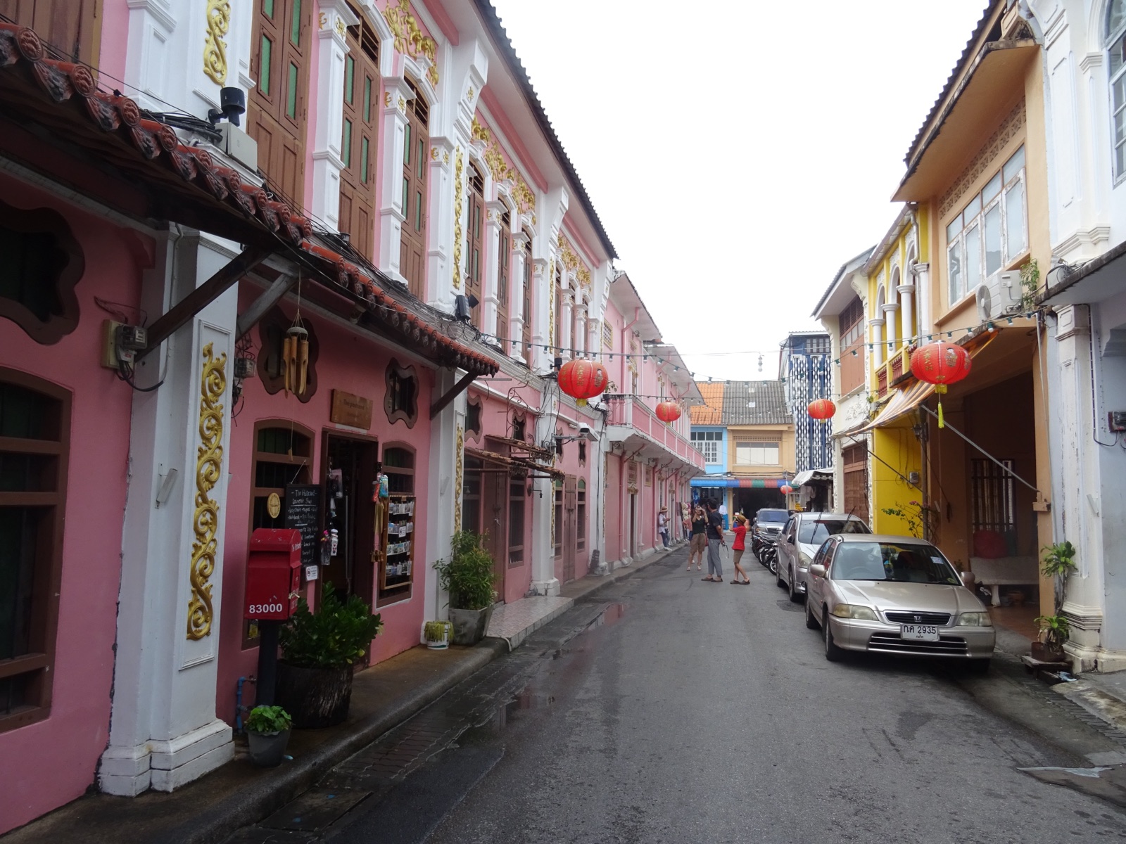 普吉老镇 Soi Rommanee 粉色街屋和咖啡馆街景
