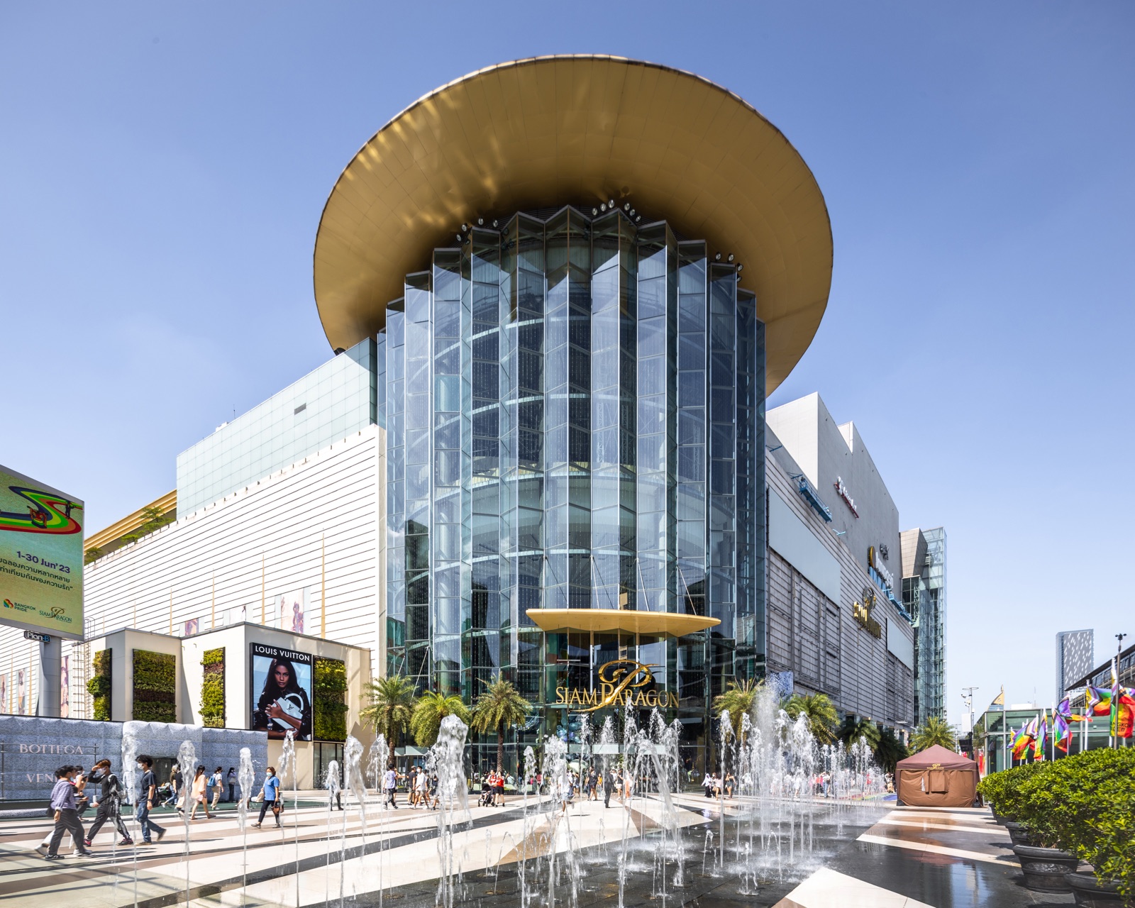 曼谷 Siam Paragon 商场外观雨天备用路线