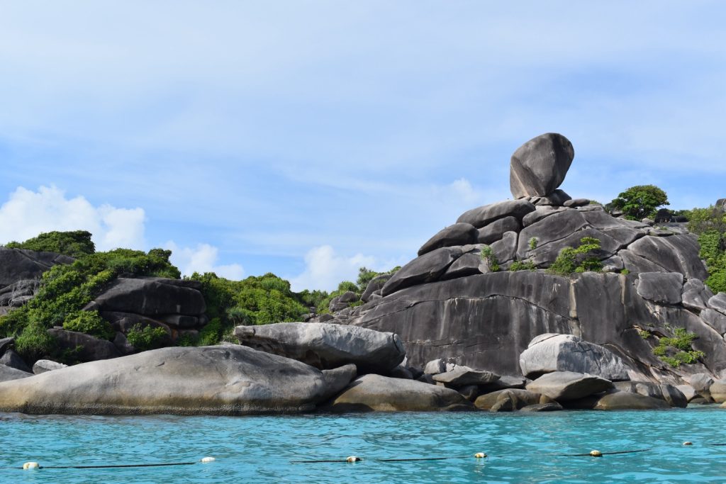 斯米兰群岛 Donald Duck Bay 的白沙滩和蓝色海水