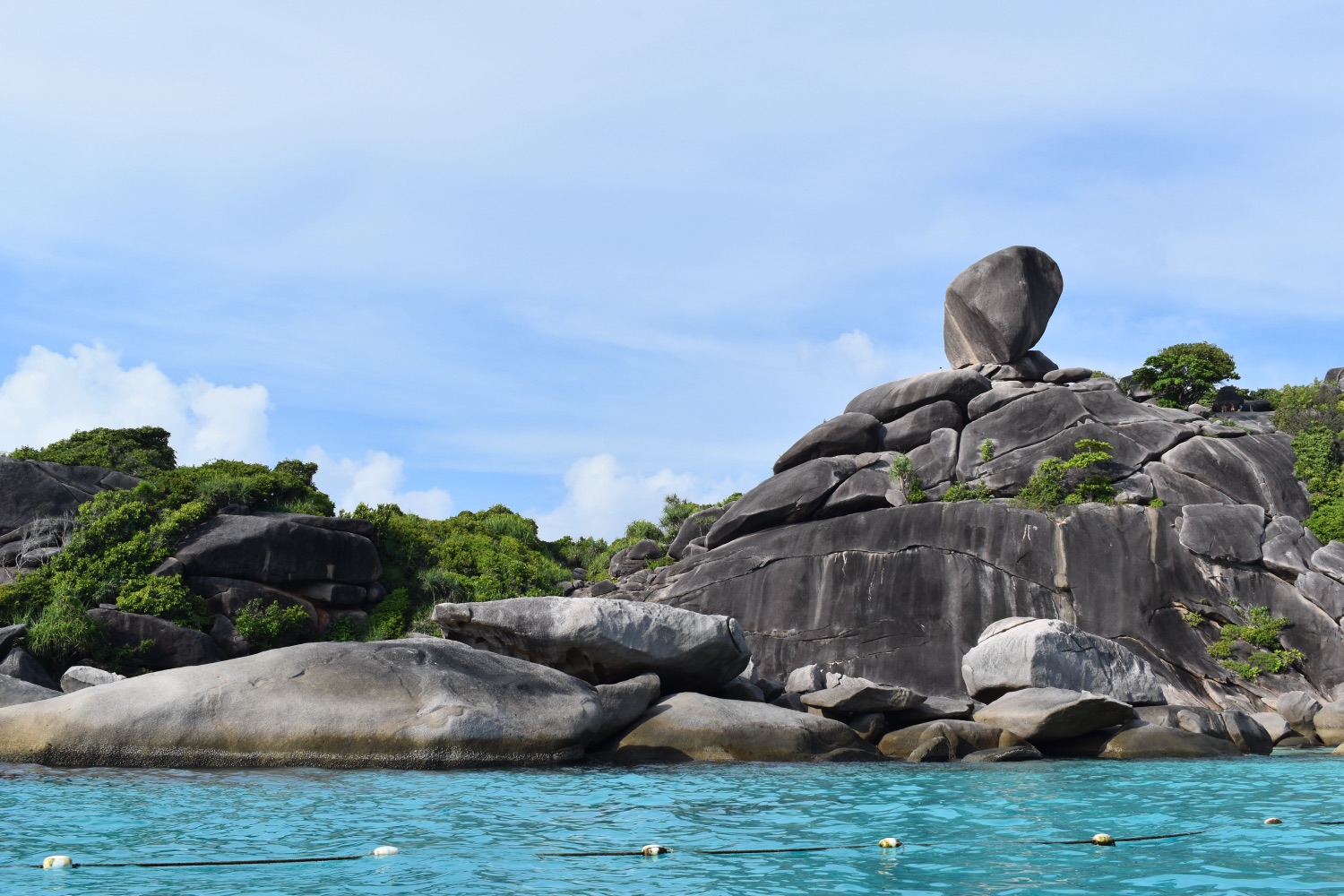 斯米兰群岛 Donald Duck Bay 的白沙滩和蓝色海水