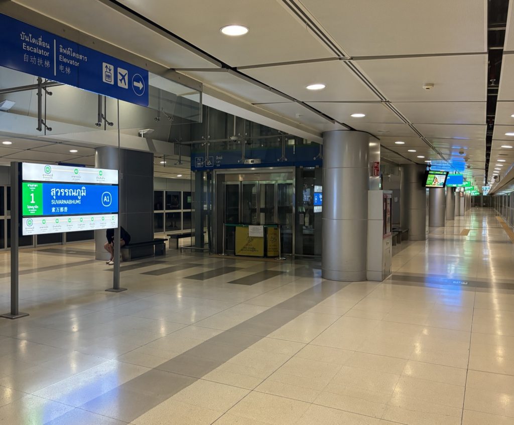 素万那普机场 Airport Rail Link 机场快线站台
