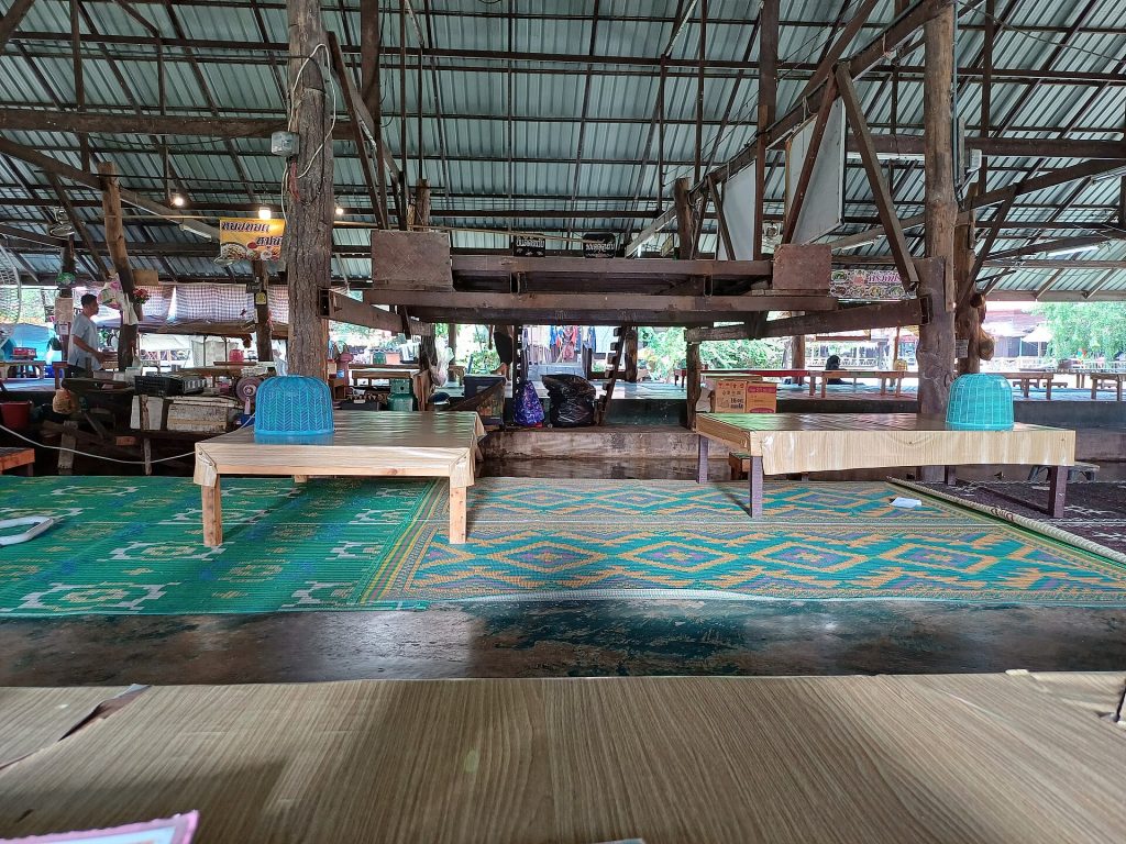 Ayothaya Floating Market 木屋与水道