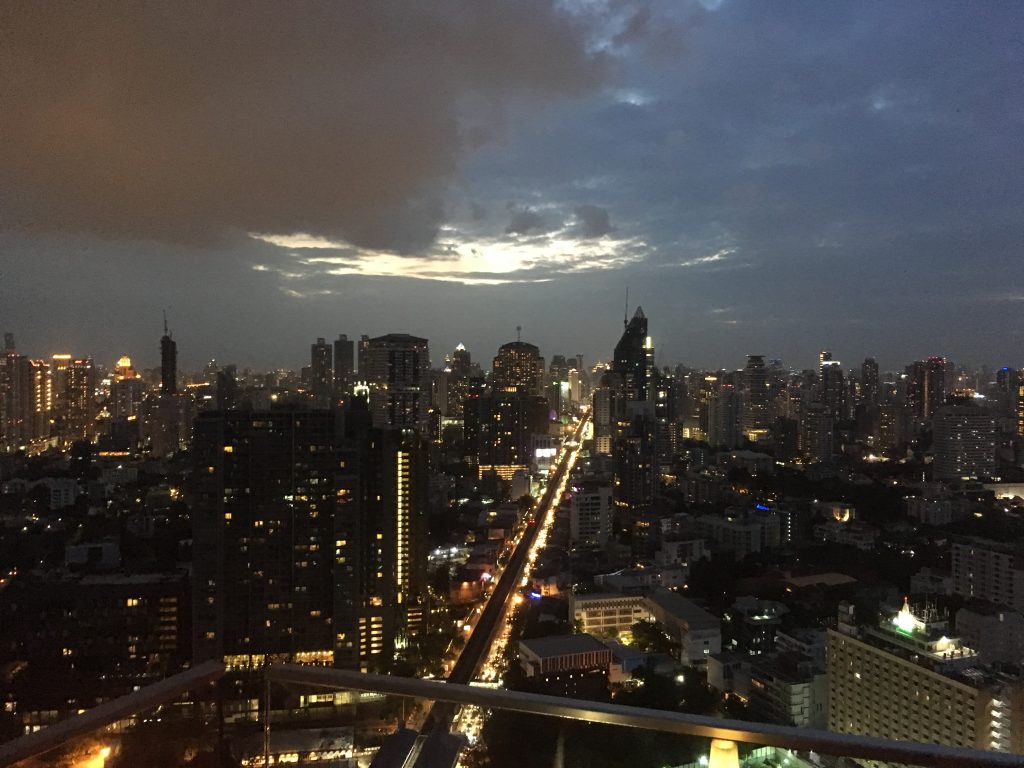 曼谷屋顶酒吧 Octave Rooftop Bar 视角下的城市夜景