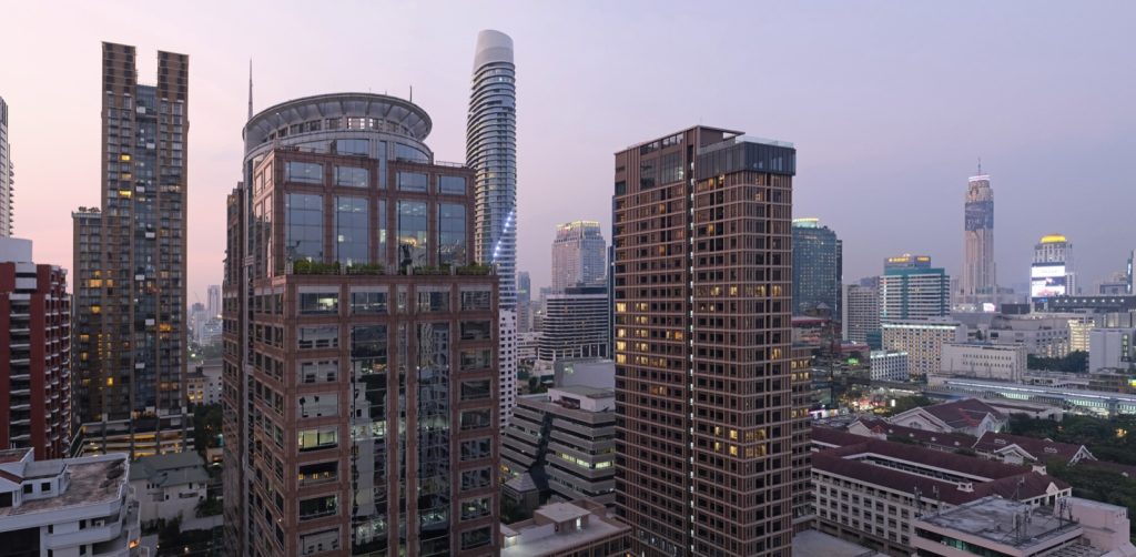 曼谷 The Speakeasy 屋顶酒吧日落城市线
