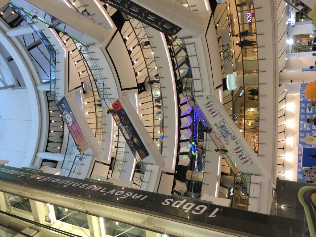 曼谷 CentralWorld 室内商场空间