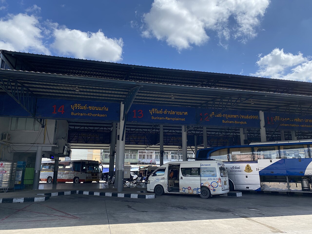 武里南机场落地别急着找车 先分清市区、车站和赛道方向