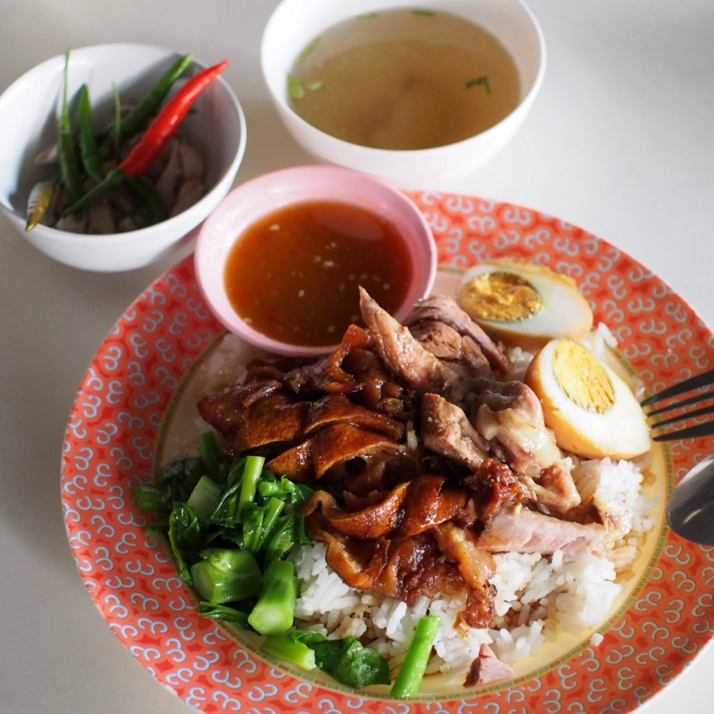 Khao Kha Moo 猪脚饭配酸菜