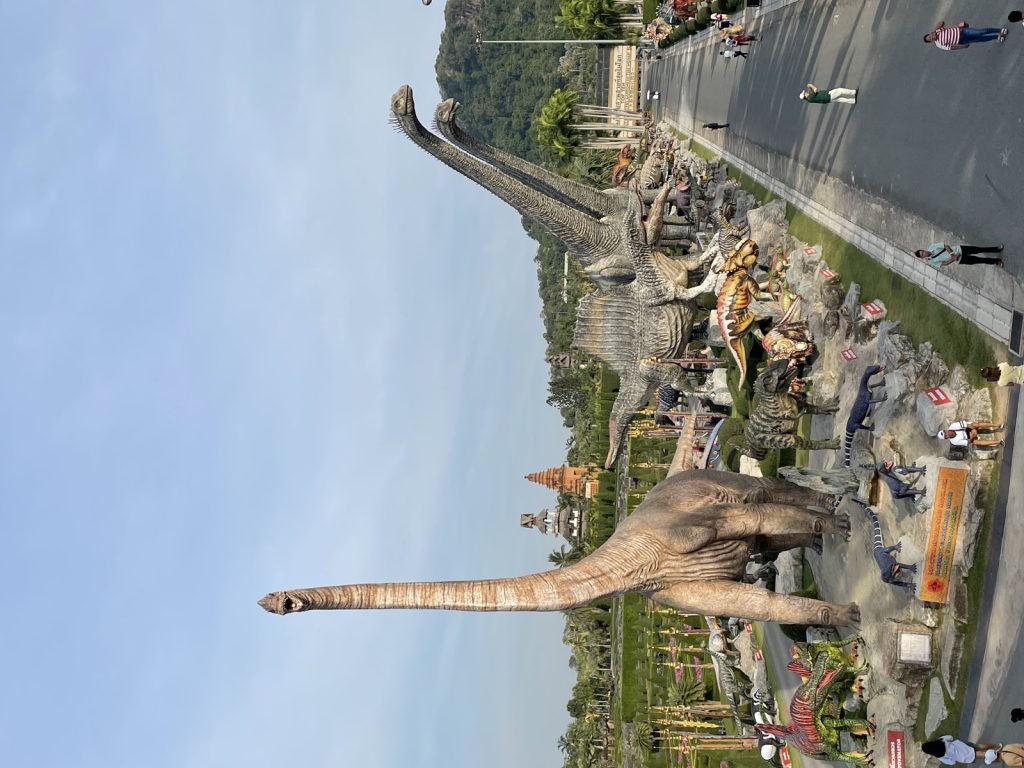 Nong Nooch Botanical Garden 恐龙拍照区