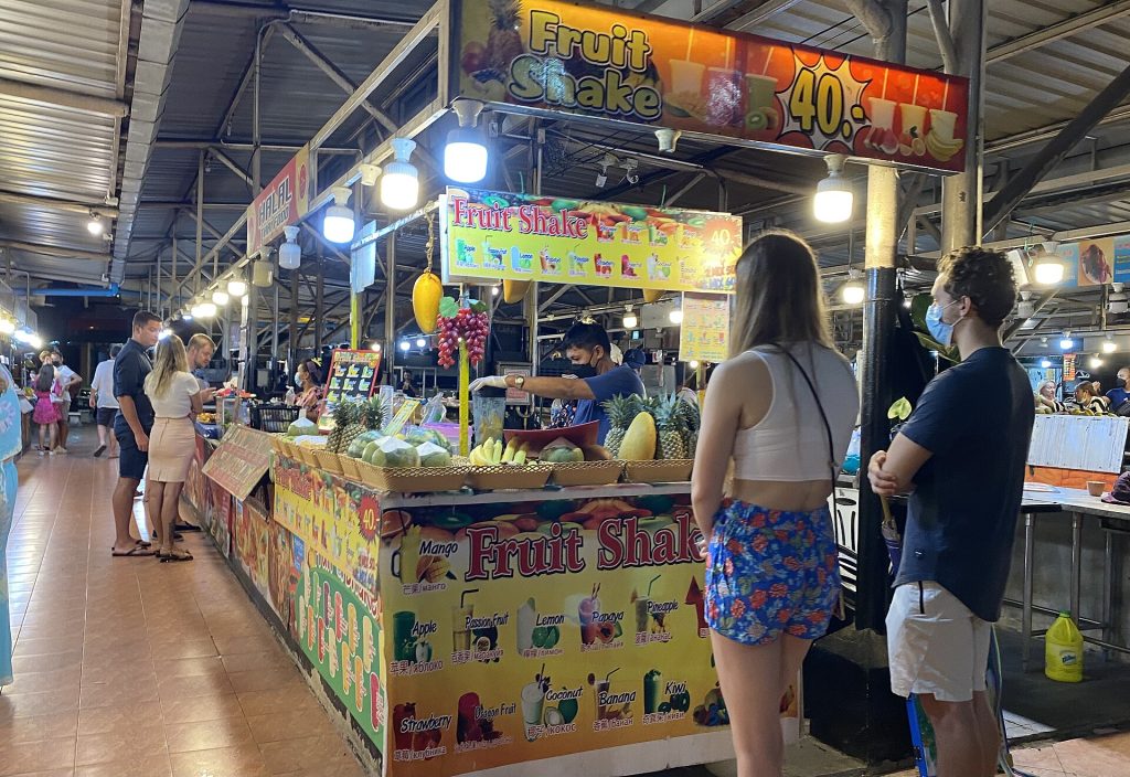 泰国夜市摊位场景示意