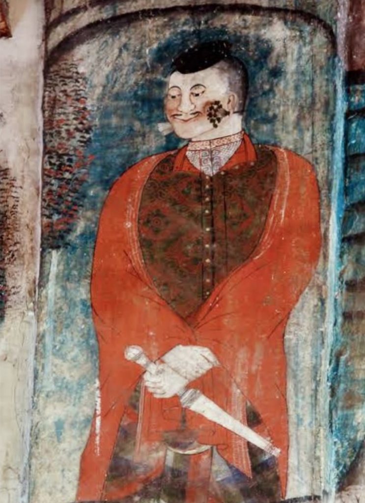 普明寺壁画中的红衣男性立像，人物双手在身前持一件白色物品