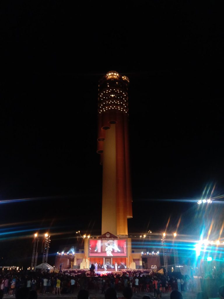 黎逸 Bueng Phlan Chai 夜间塔楼
