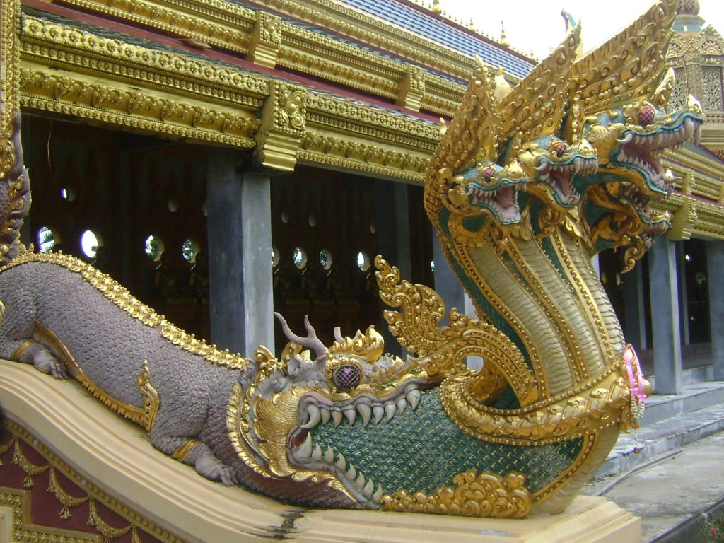 帕玛哈切迪猜蒙空入口多首金色那伽从摩羯口中延伸