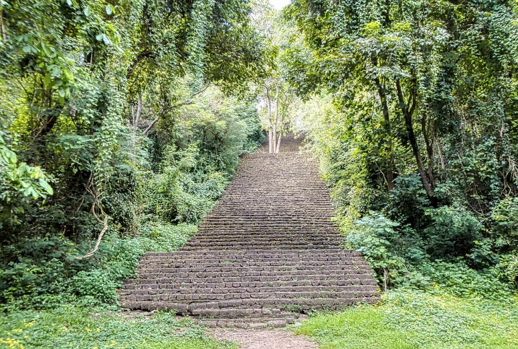 西萨查那莱历史公园红土台阶