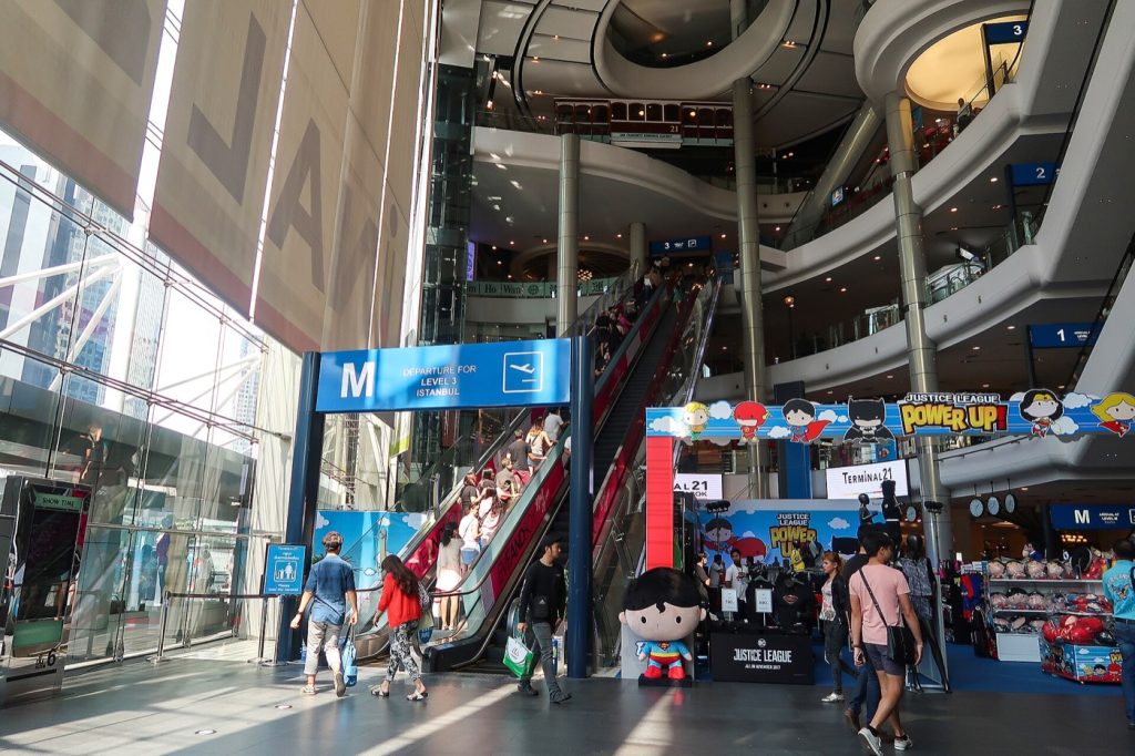 Terminal21买伴手礼 中庭扶梯和楼层动线
