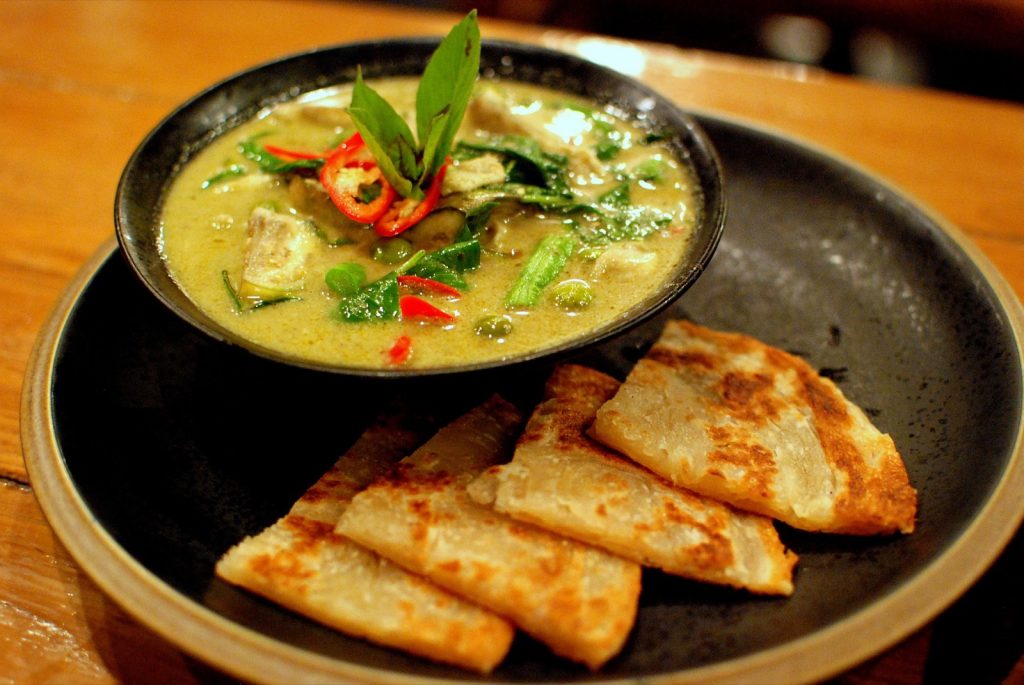泰式绿咖喱鸡配 roti