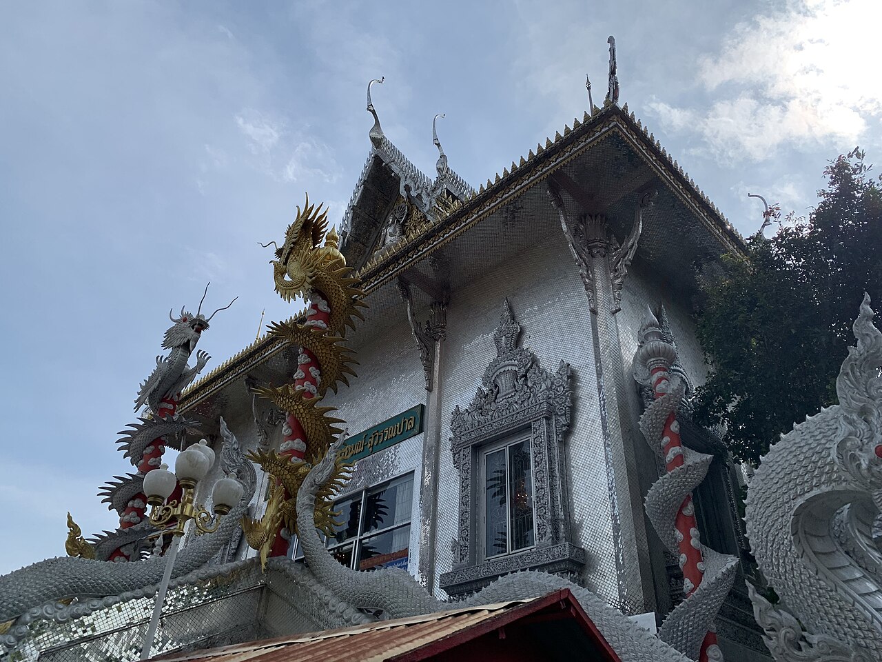 玻璃殿Wihan Kaew外观