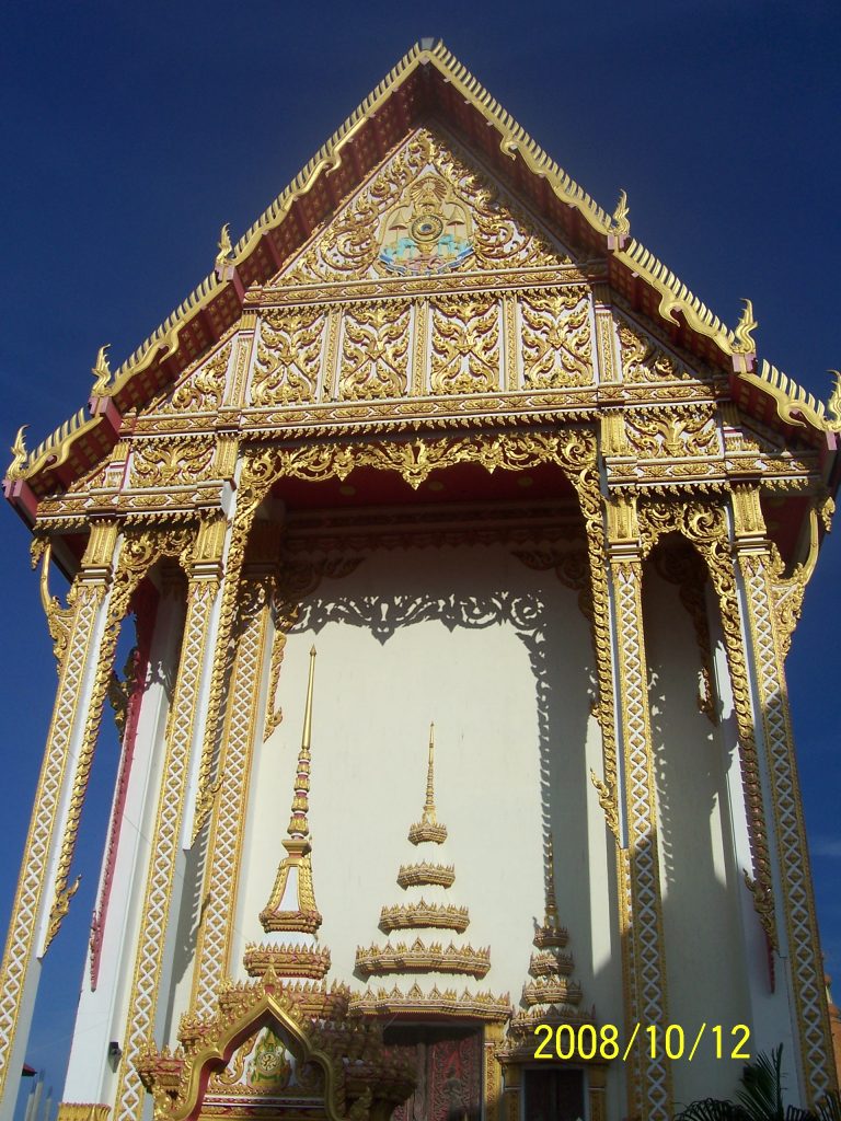 廊莫寺金塔仰拍