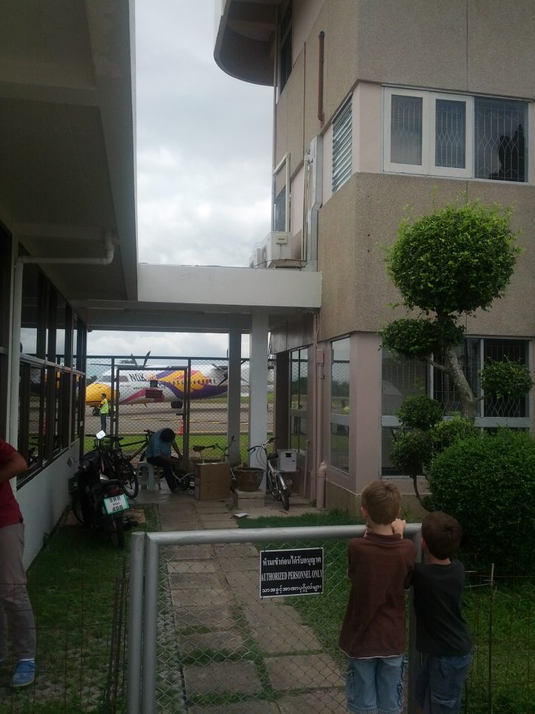 美索机场门口先报酒店地址,到了市区再谈边境市场