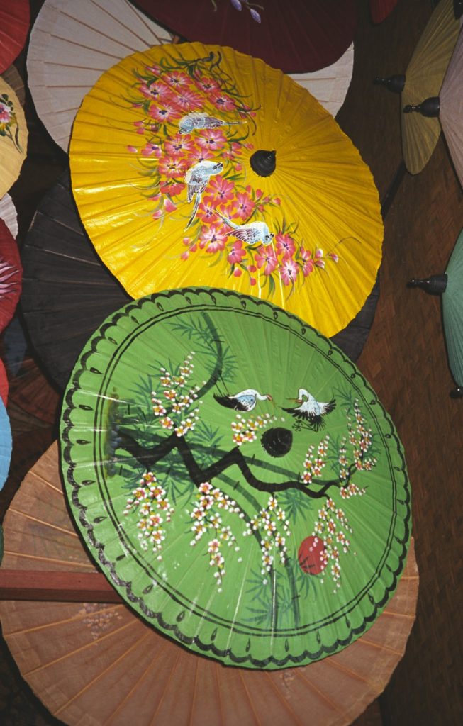博桑黄色花卉伞与绿色花鸟伞