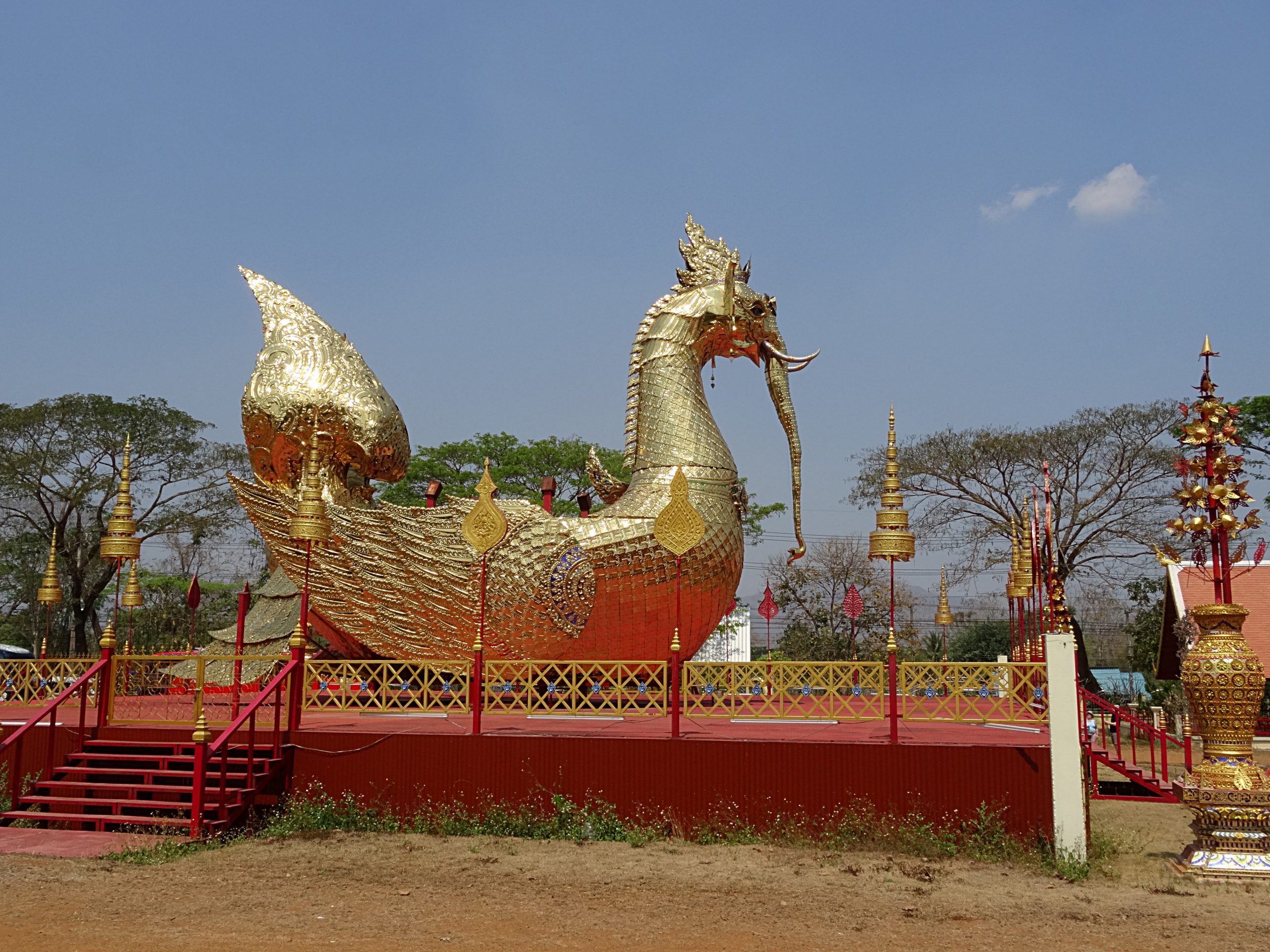 素通寺金色鸟身象鼻造像